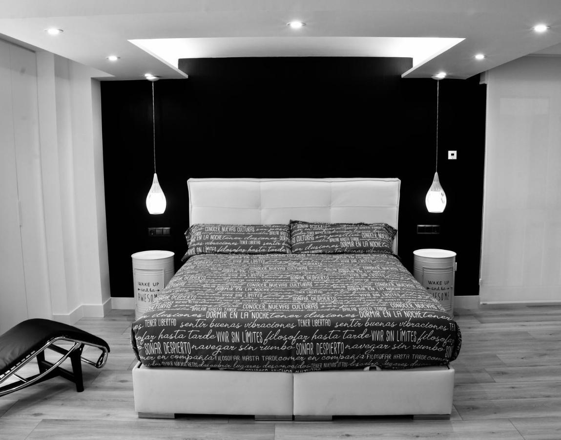 Black And White Suitte "Plaza" โนฮา ภายนอก รูปภาพ