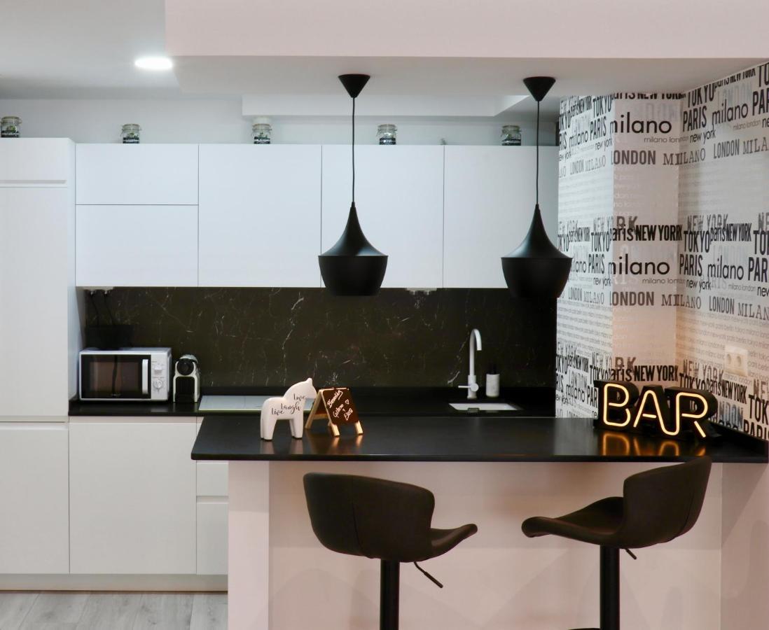 Black And White Suitte "Plaza" โนฮา ภายนอก รูปภาพ