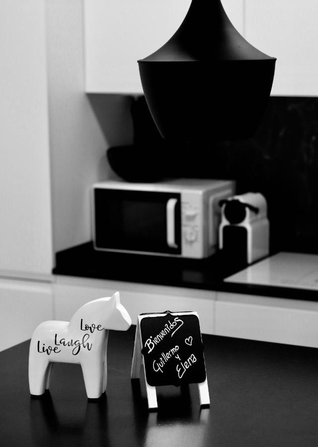 Black And White Suitte "Plaza" โนฮา ภายนอก รูปภาพ